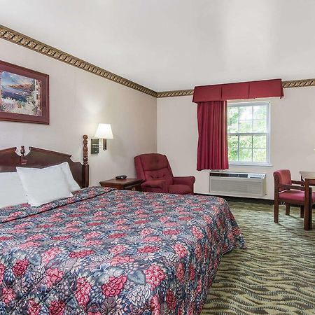 Days Inn By Wyndham Berlin Voorhees Bagian luar foto