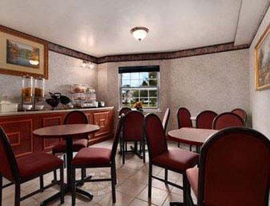 Days Inn By Wyndham Berlin Voorhees Bagian luar foto