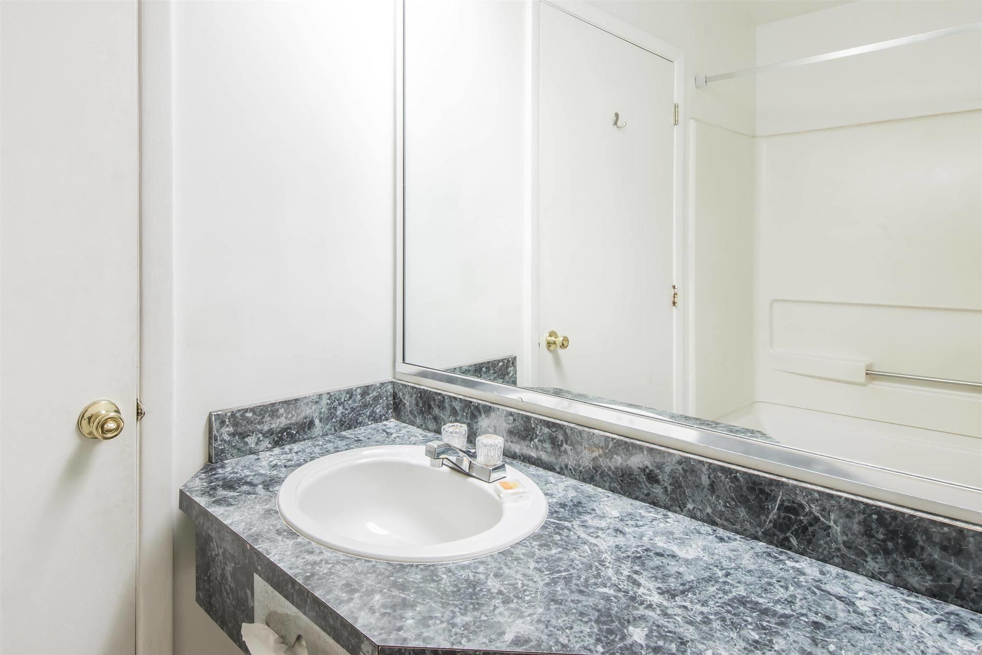 Days Inn By Wyndham Berlin Voorhees Bagian luar foto