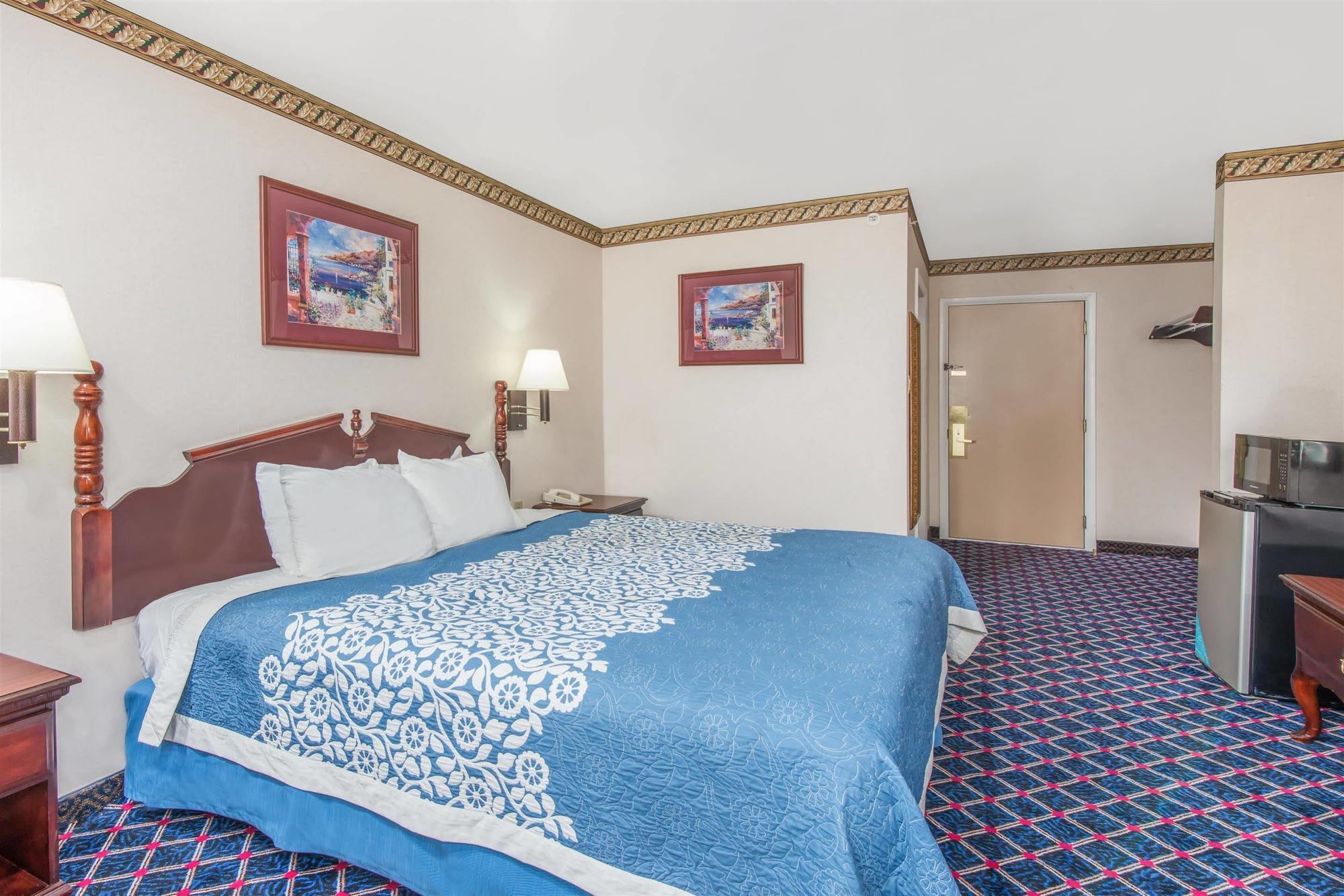 Days Inn By Wyndham Berlin Voorhees Bagian luar foto