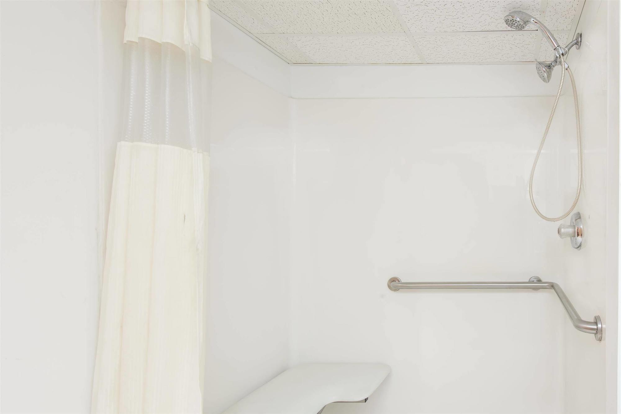 Days Inn By Wyndham Berlin Voorhees Bagian luar foto