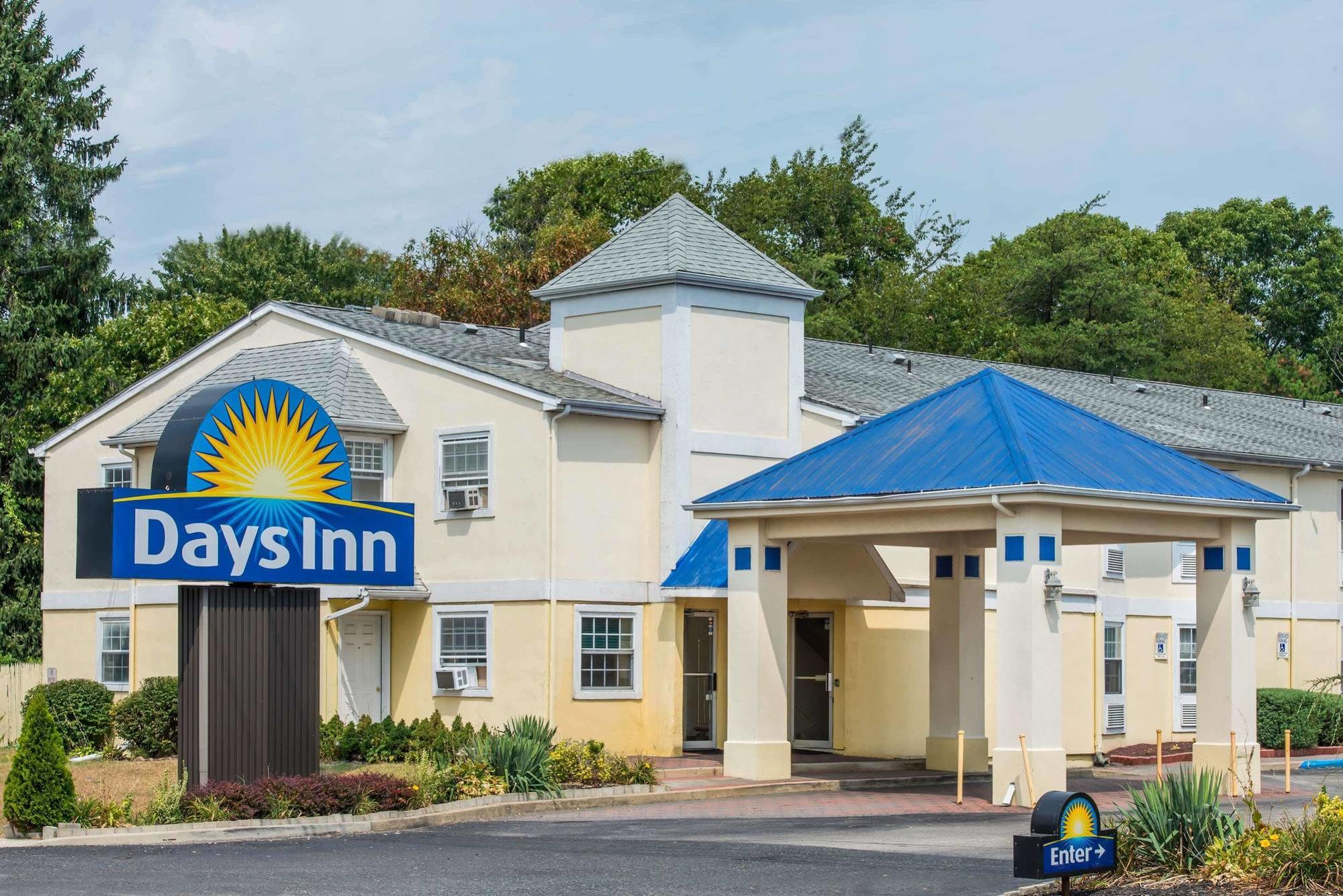 Days Inn By Wyndham Berlin Voorhees Bagian luar foto