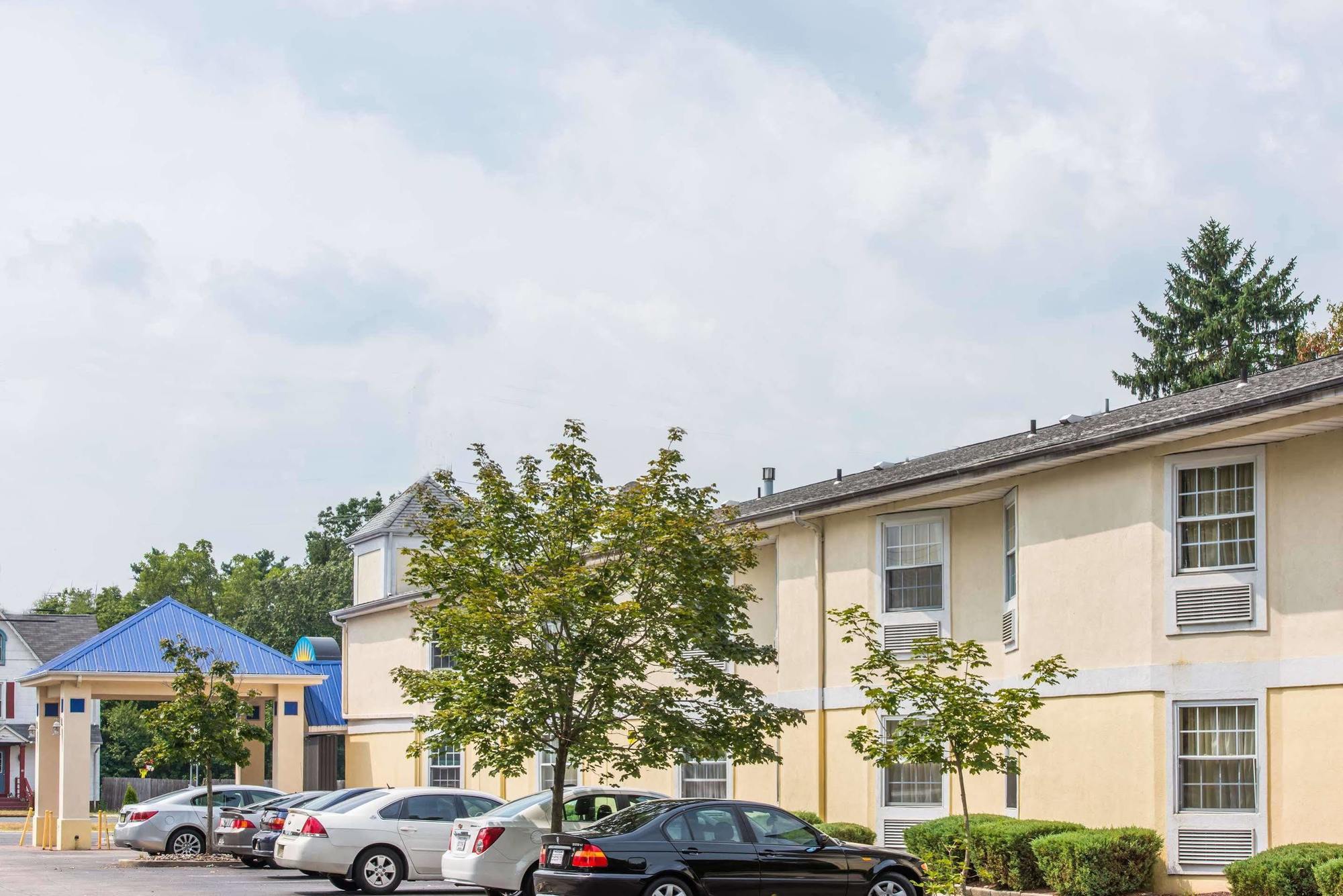 Days Inn By Wyndham Berlin Voorhees Bagian luar foto