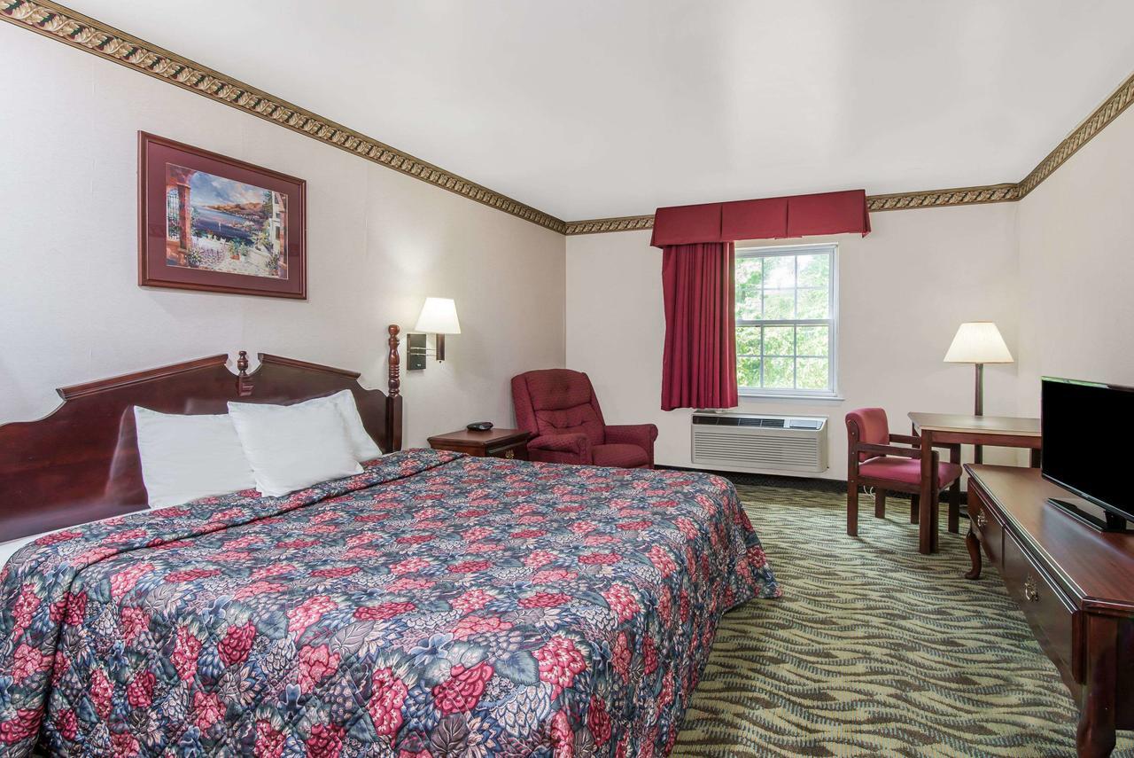 Days Inn By Wyndham Berlin Voorhees Bagian luar foto